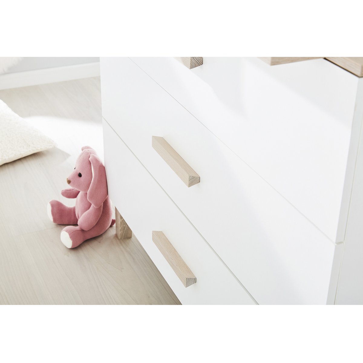 Children's room 'Lumi' - 2 parts: Bed/Extra Wide Chest of Drawers - White/Natural