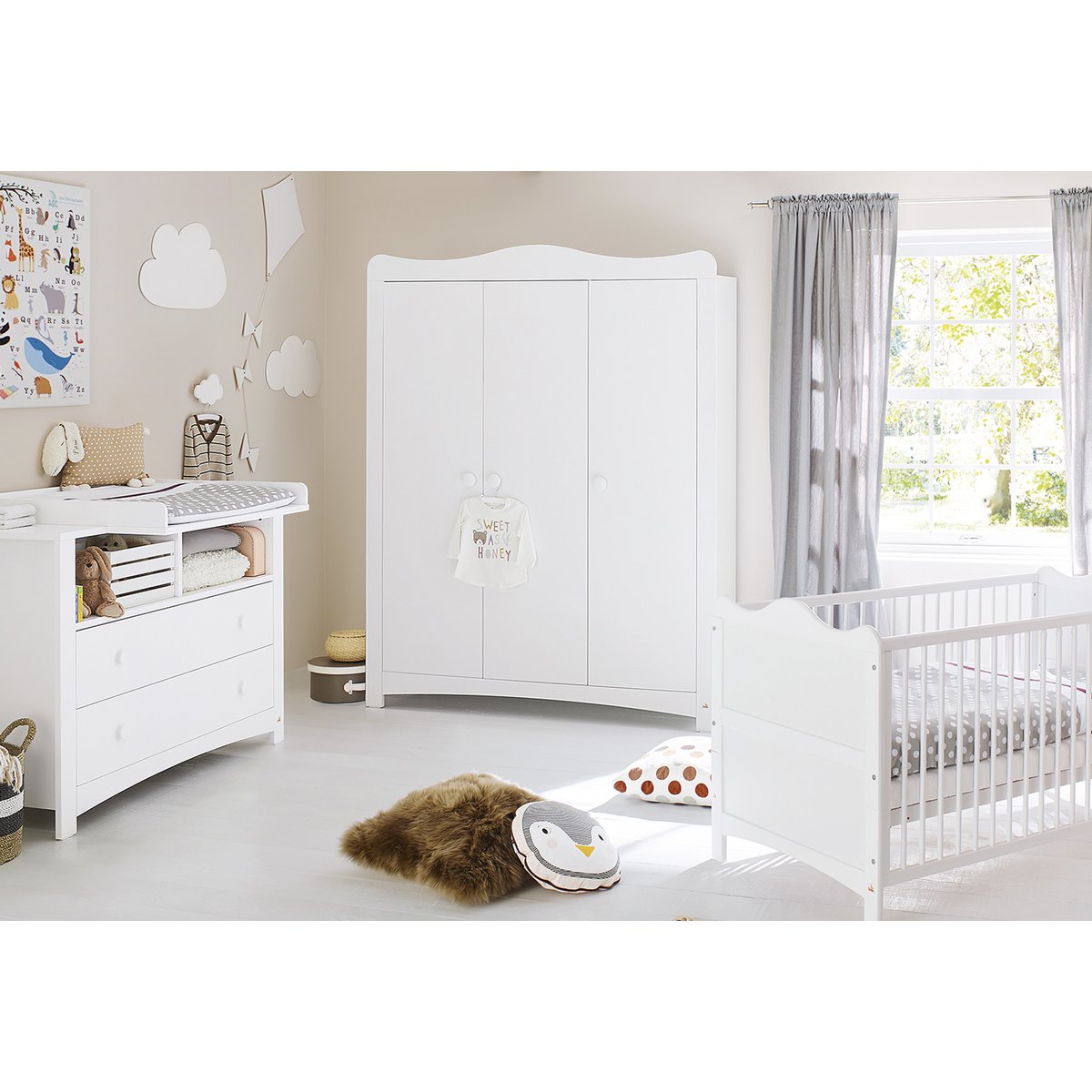 Wardrobe 'Florentina' - 3-door - White