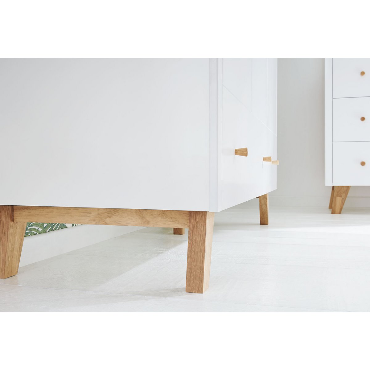 Children's room 'Pan' - 2 parts: Bed/Extra Wide Chest of Drawers - White/Natural