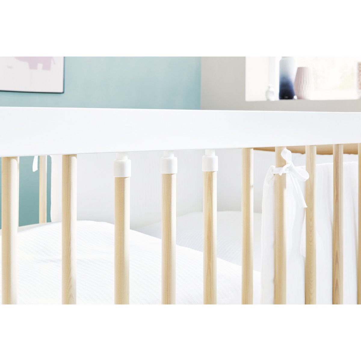 Children's room 'Round' - 2 parts: Bed/Wide Chest of Drawers - White/Natural