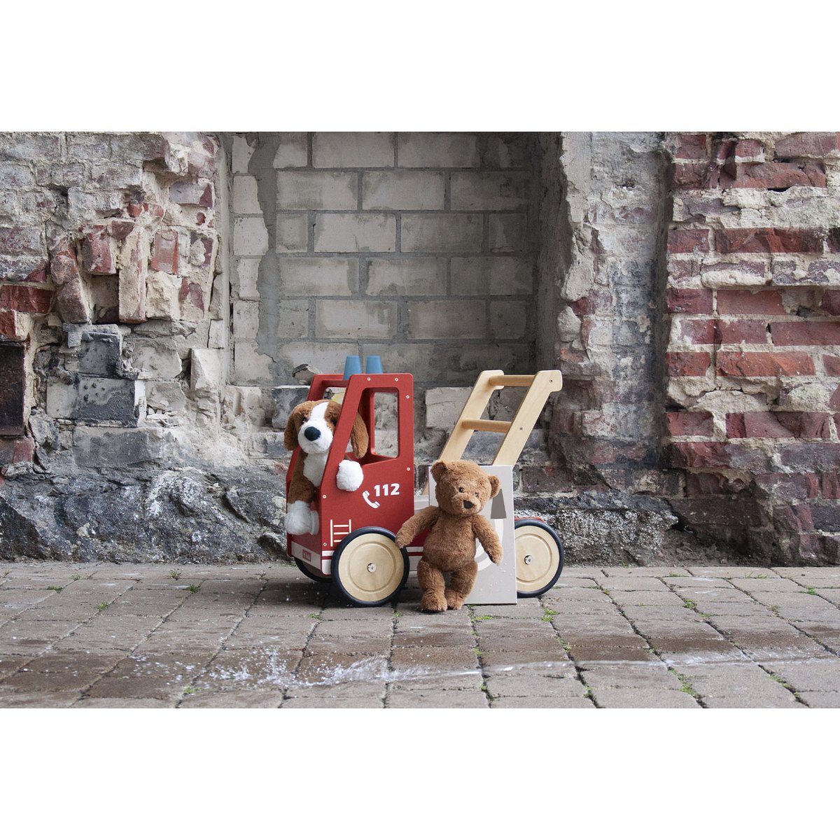 Carriage 'Fire Truck Fred' - Red/Natural